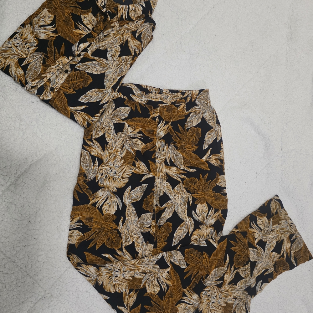 PrettyLittleThing Black and Brown Leaf Print Trousers And Blouse - Size 4